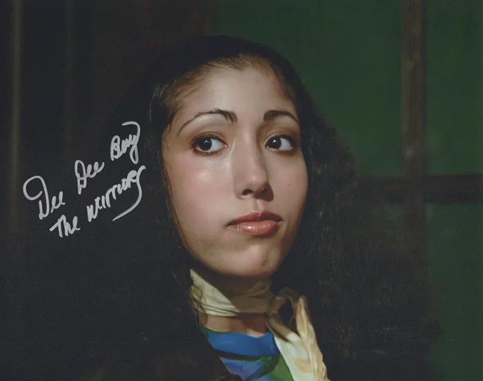 Dee Dee Benrey autograph