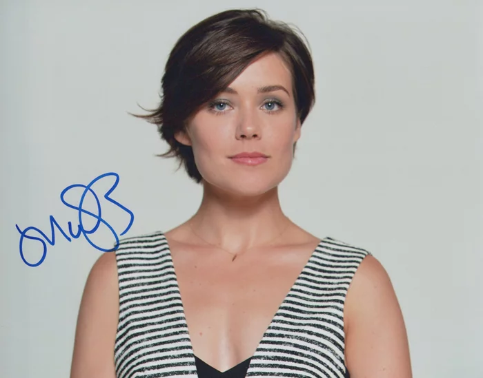 Megan Boone autograph