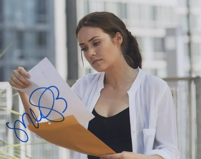 Megan Boone autograph