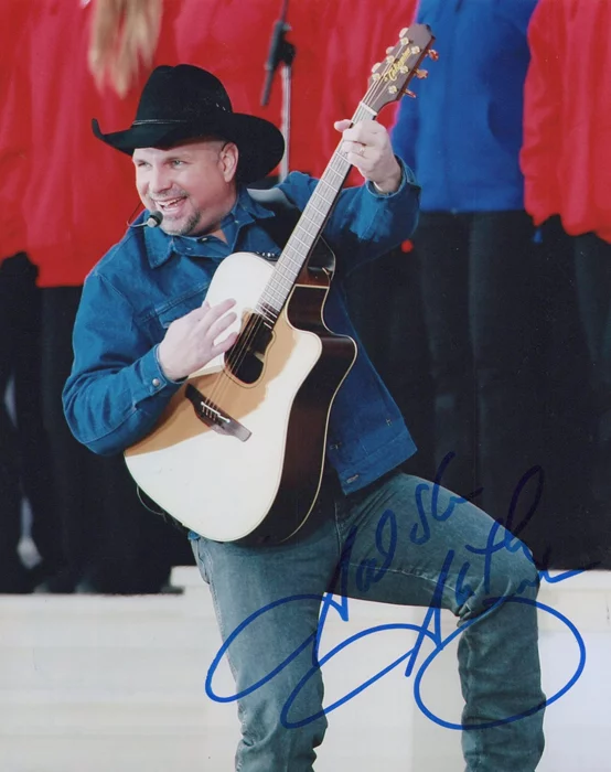 Garth Brooks autograph