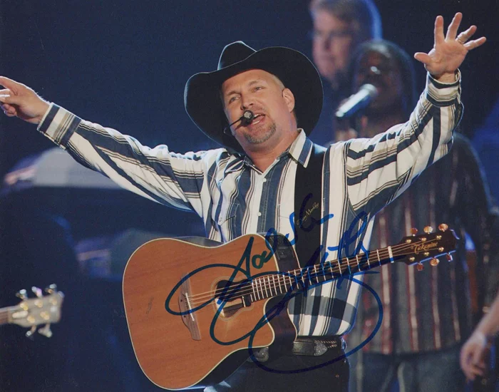 Garth Brooks autograph