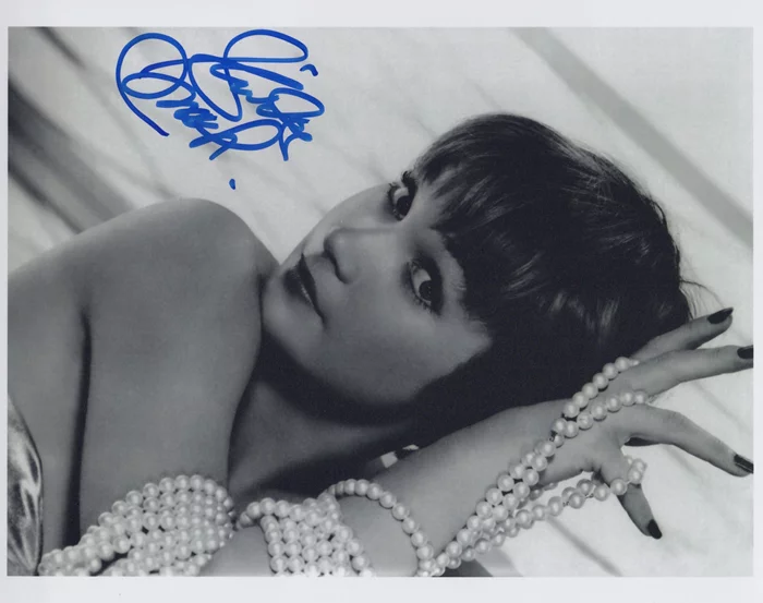 Shirley MacLaine autograph