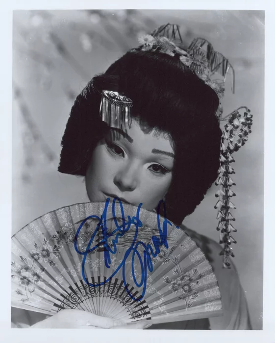 Shirley MacLaine autograph