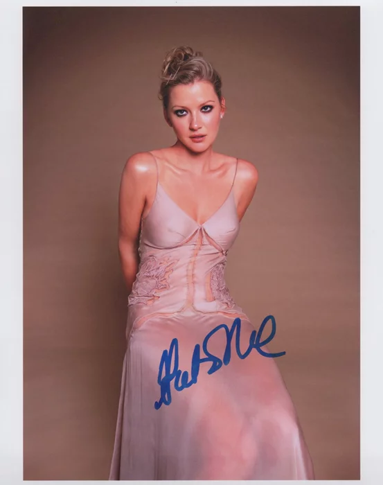 Gretchen Mol autograph