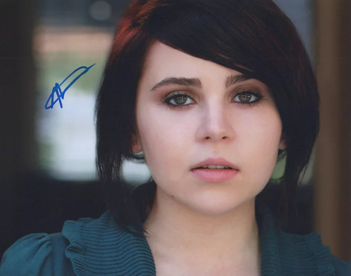 Mae Whitman autograph