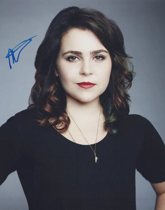 Mae Whitman autograph