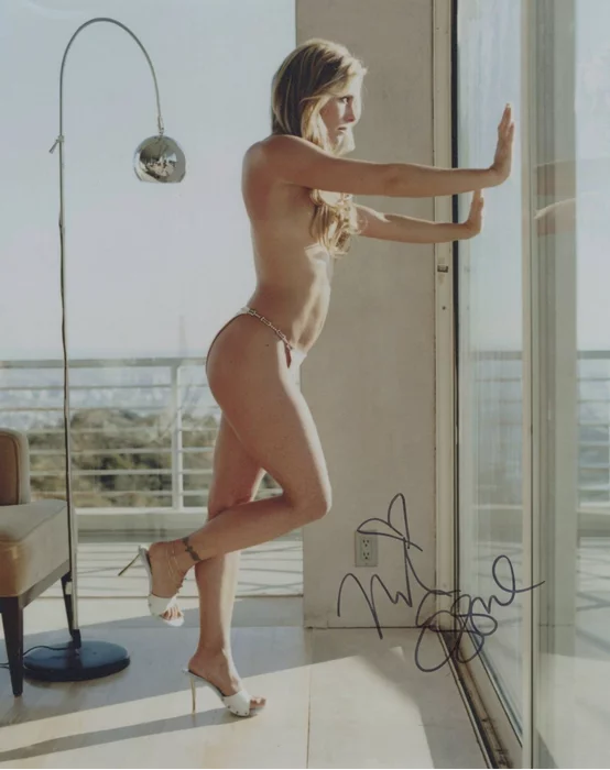 Nicole Eggert autograph