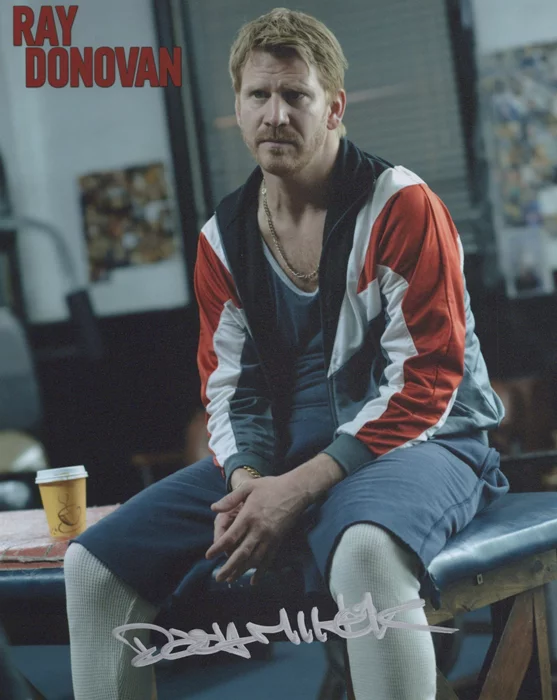 Dash Mihok autograph