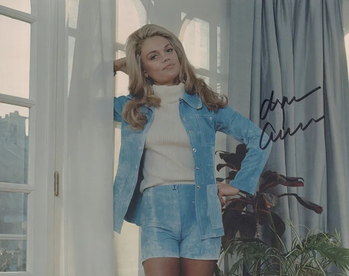 Dyan Cannon autograph