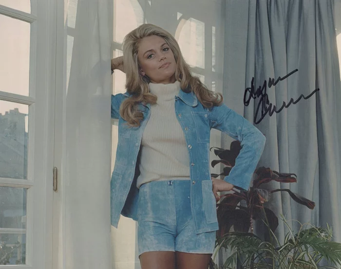 Dyan Cannon autograph