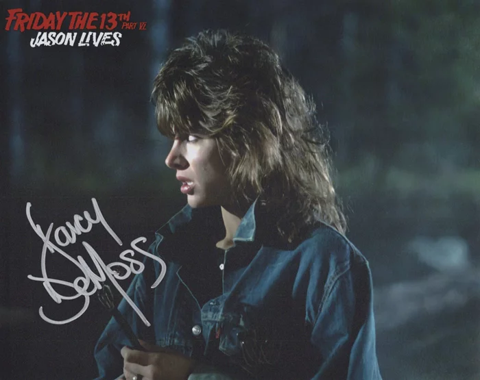 Darcy DeMoss autograph