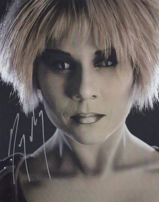 Gigi Edgley autograph