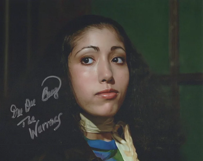 Dee Dee Benrey autograph