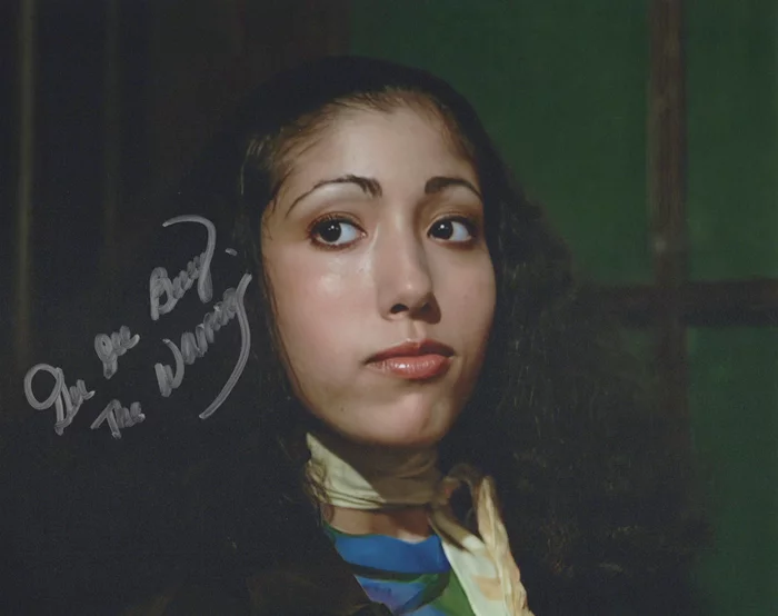 Dee Dee Benrey autograph