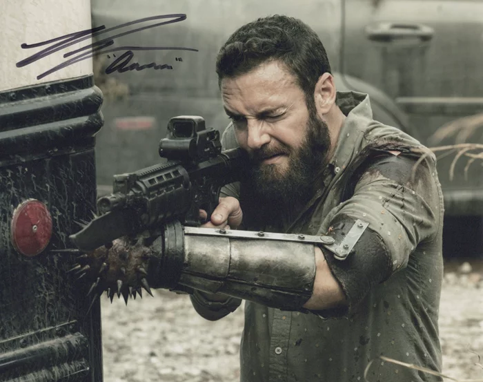 Ross Marquand autograph