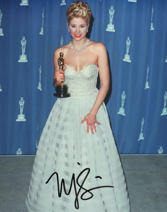 Mira Sorvino autograph