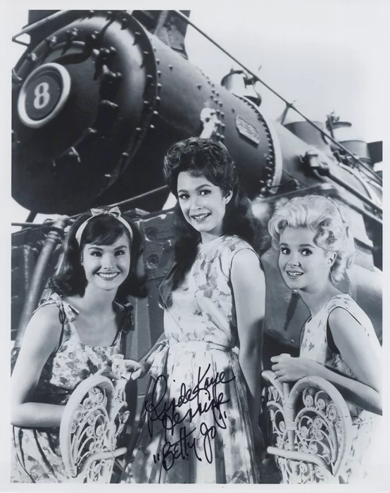 Linda Kaye Henning autograph