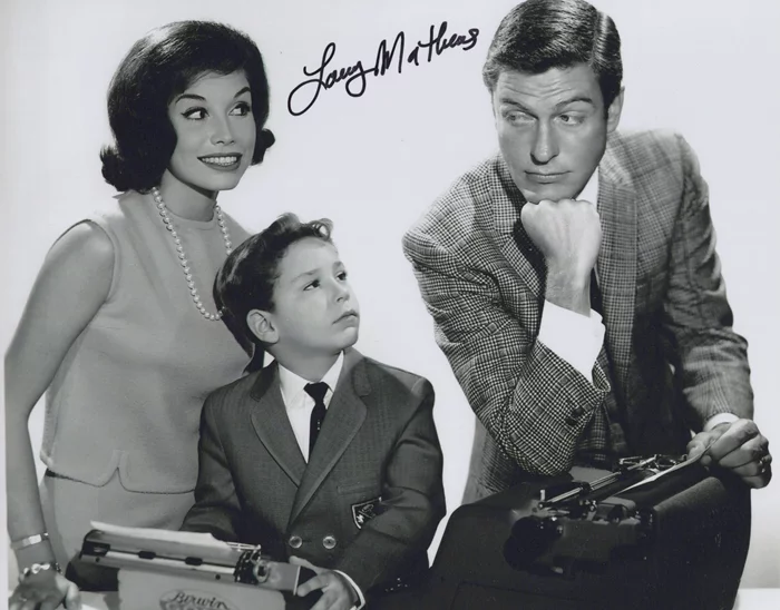 Larry Mathews autograph