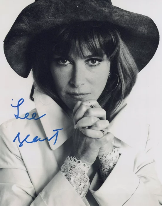 Lee Grant autograph