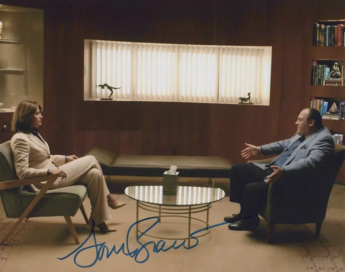 Lorraine Bracco autograph