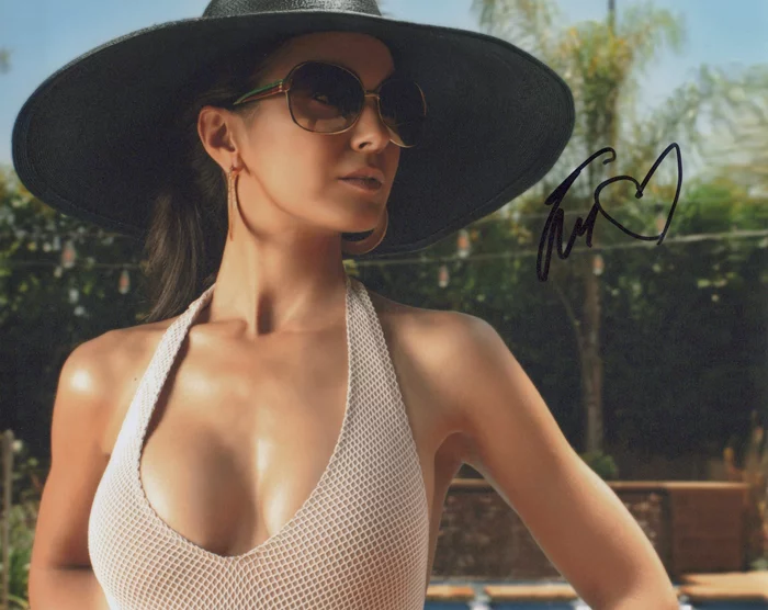 Emmanuelle Chriqui autograph