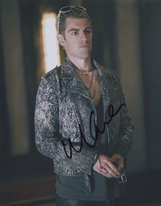 Max Greenfield autograph