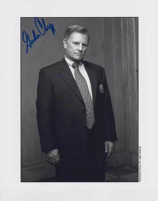 Gordon Clapp autograph