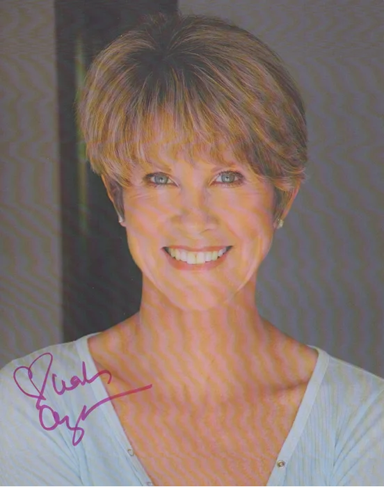 Leah Ayres autograph