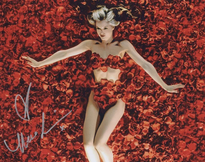Mena Suvari autograph