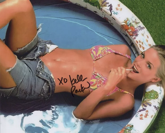 Kelly Packard autograph