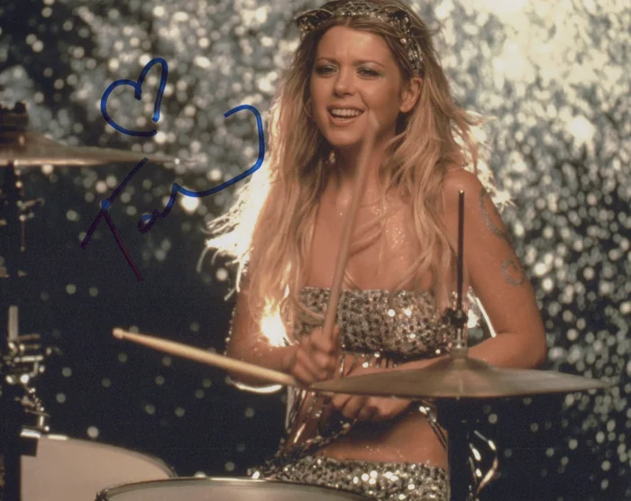 Tara Reid autograph