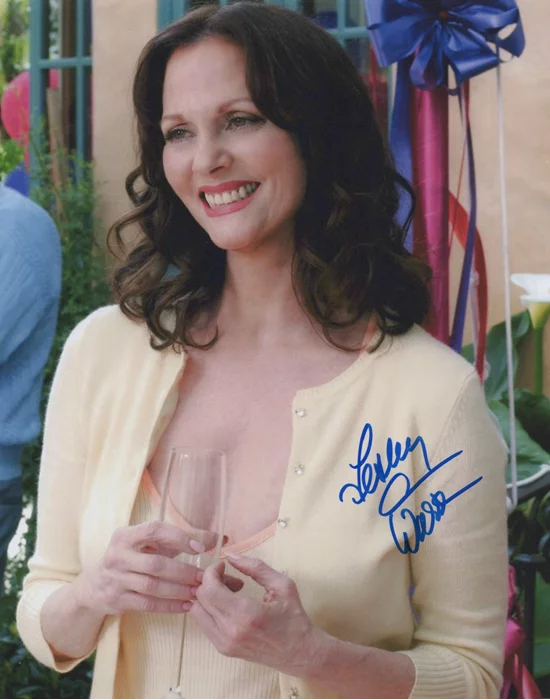 Lesley Ann Warren autograph
