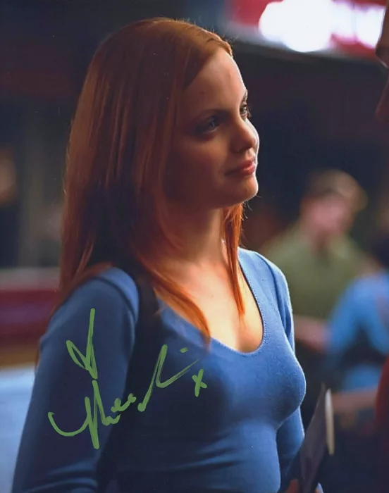 Mena Suvari autograph