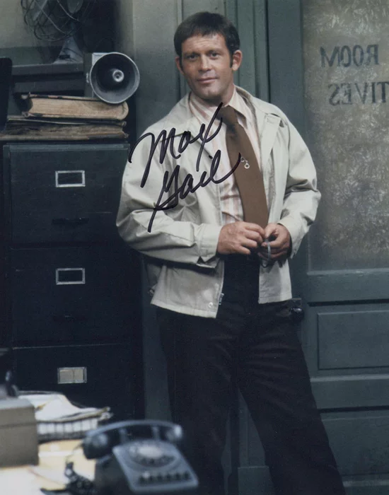 Max Gail autograph