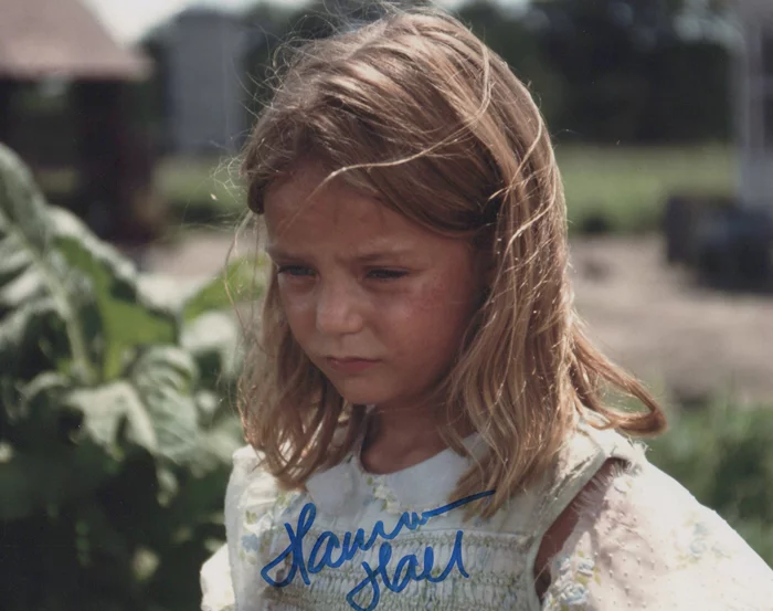 Hanna Hall autograph