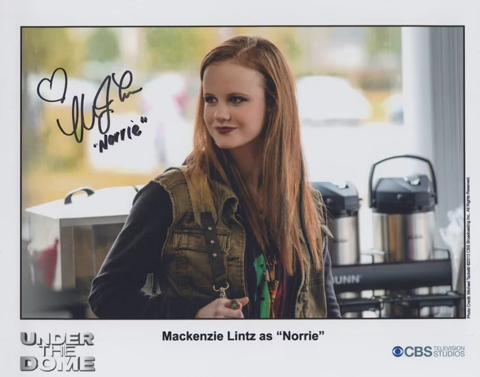 Mackenzie Lintz autograph