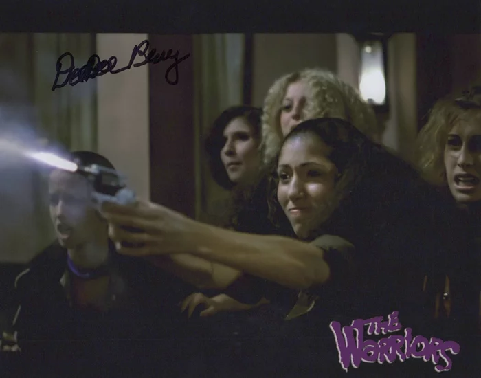 Dee Dee Benrey autograph