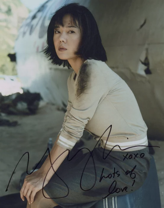 Yunjin Kim autograph