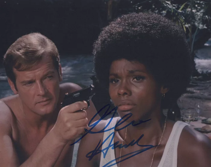Gloria Hendry autograph