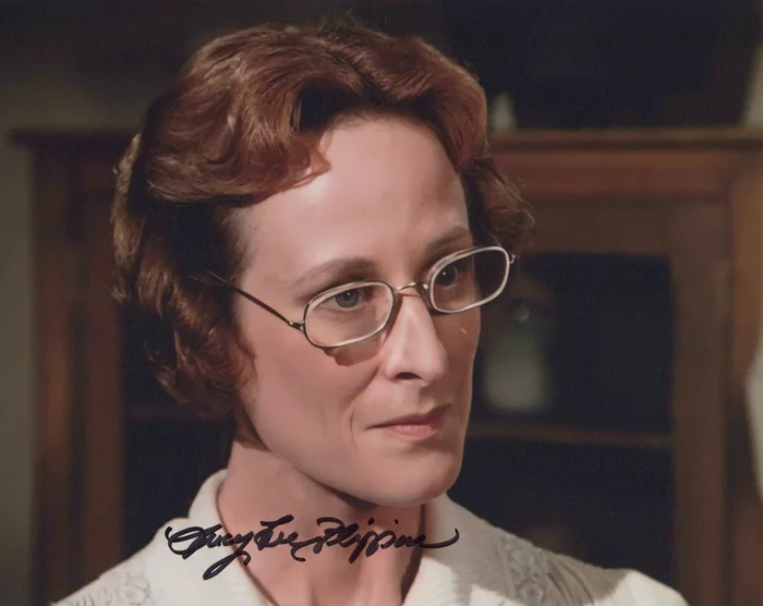 Lucy Lee Flippin autograph