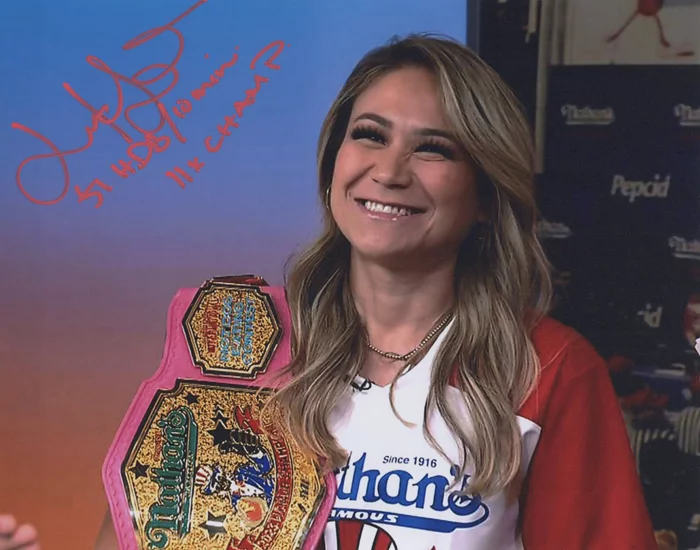 Miki Sudo autograph