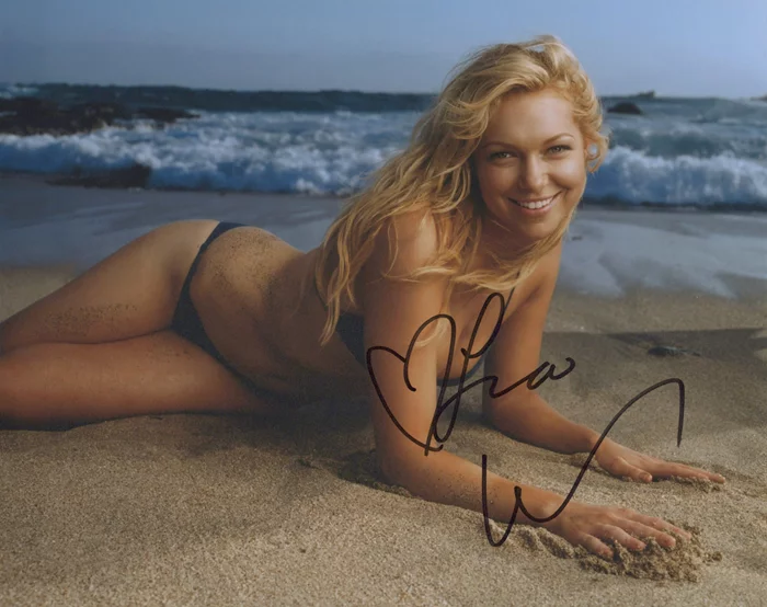 Laura Prepon autograph