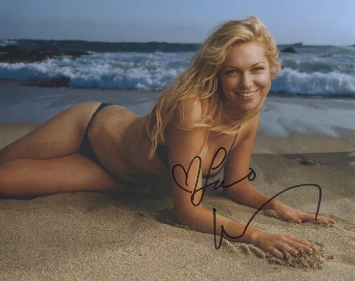 Laura Prepon autograph