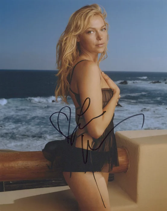 Laura Prepon autograph