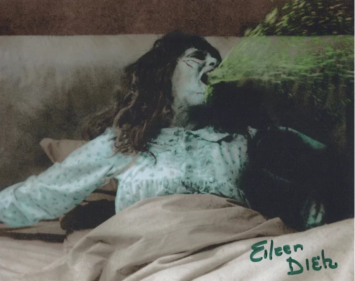 Eileen Dietz autograph