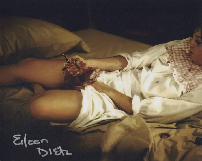 Eileen Dietz autograph