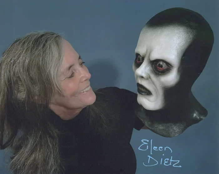 Eileen Dietz autograph