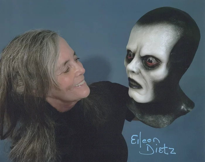 Eileen Dietz autograph