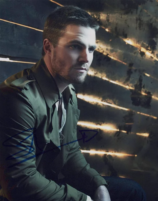 Stephen Amell autograph
