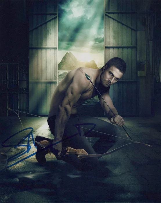 Stephen Amell autograph